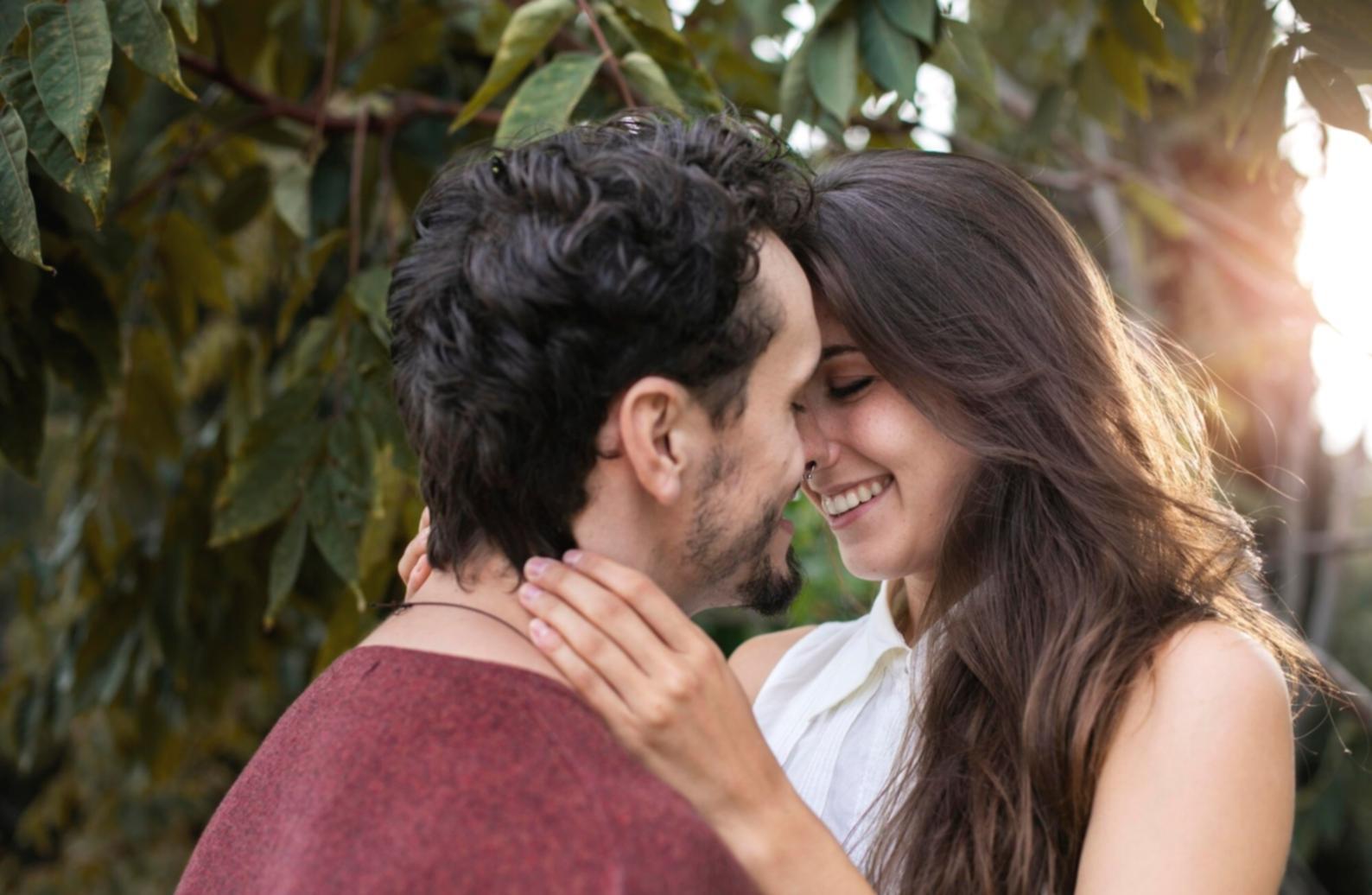 Eltern im Gespräch während einer Beratungssitzung